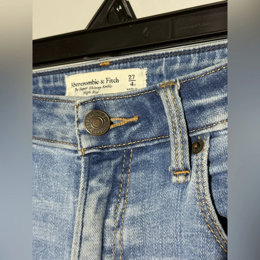 Abercrombie & Fitch Light‎ Blue Skinny Jeans